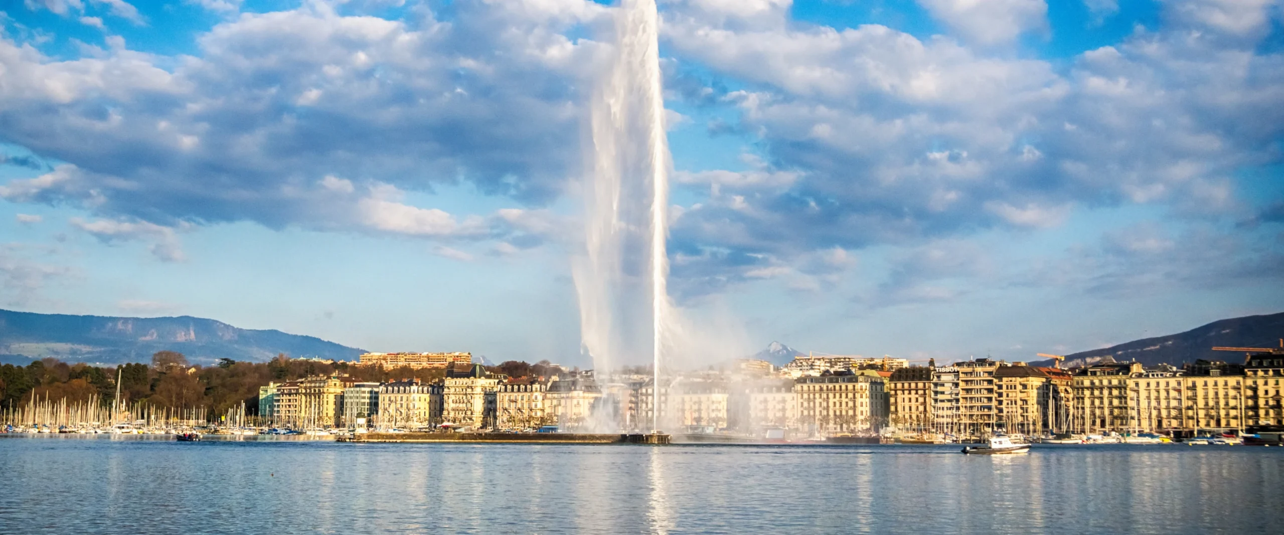 Vue du Jet d'eau et de la rade de Genève